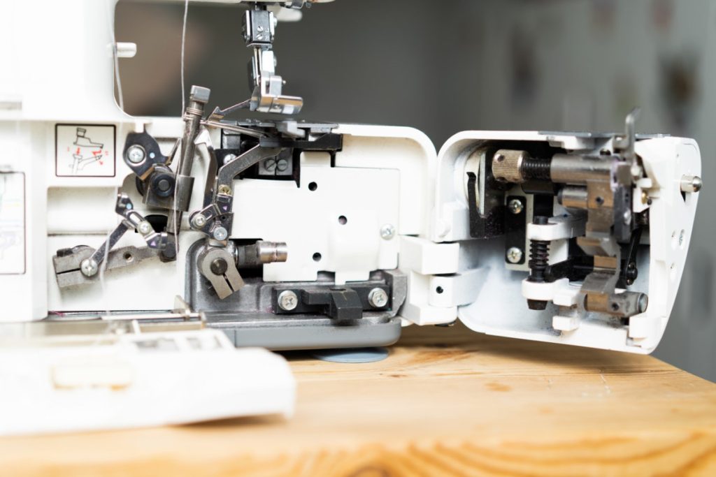 Casa Assuf: Você sabe como surgiu a máquina de costura?